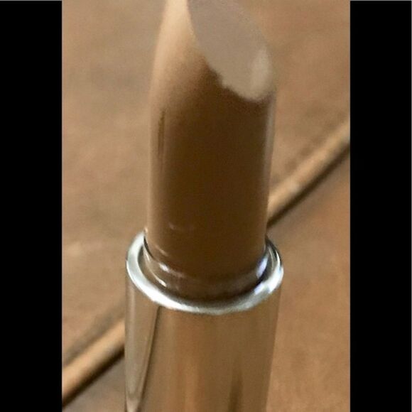 Calvin Klein‎ Lipstick in Camel - Picture 2 of 6